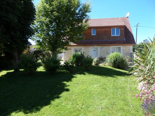 Saint-Leonard House | Pet-Friendly Retreat at Gite des Galets - 9/10 Guest Rated