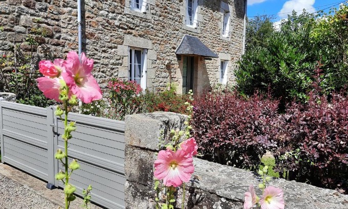 Plouasne House | Exceptional Gite des Prom'nous: Pet-Friendly Retreat