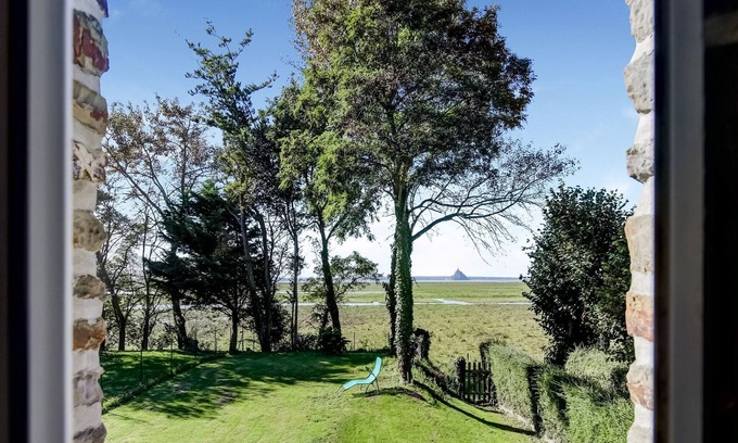 Vains House | Seaside Views at Gîte des Salines - Pet Friendly Retreat