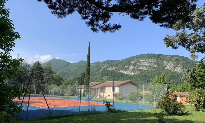 Saint-Just-de-Claix House | Gite Domaine Prashanti: Tennis & Pool Retreat near Vercors