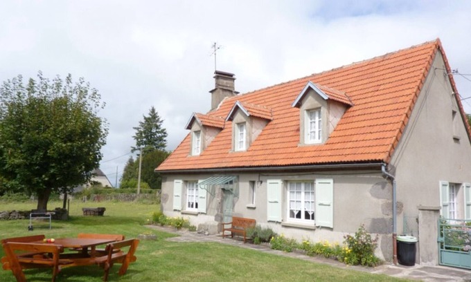Drugeac Cottage | Cozy Gite Drugeac: Perfect for Couples with Fireplace