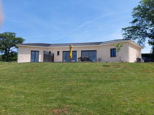 Salignac-Eyvignes House | Discover Gite du chêne vert - Family-Friendly Stay in Périgord
