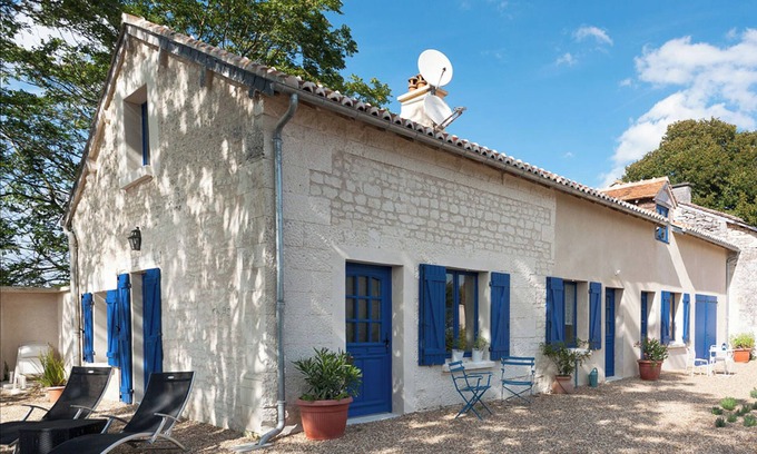 Lemere House | Discover GITE DU CHATEAU DU RIVAU: Spa and Family Retreat