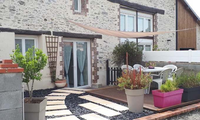 Saint-Andre-Goule-d'Oie House | Pet-Friendly Gite du Coudray 85 with Ocean Views