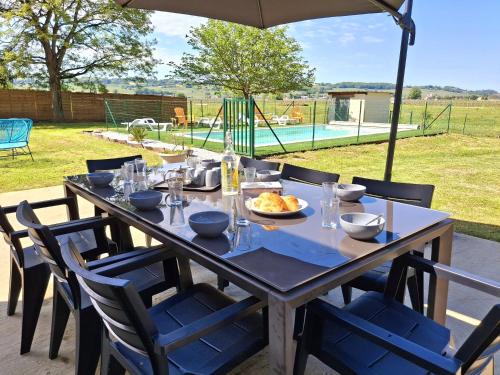 Bergerac House | Relaxing Gite à la Campagne with Pool & Ocean Views