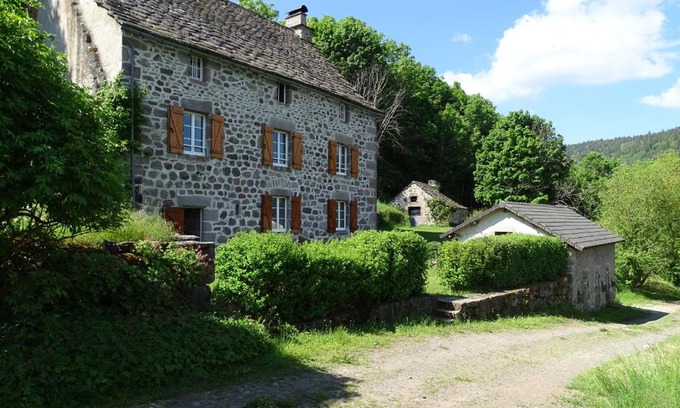 Murat House | Oceanfront Gite du Cresponnet: Family-Friendly Escape