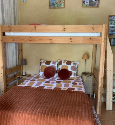 Beaugeay Apartment | Budget-Friendly Gite du figuier - Family Welcome Awaits!