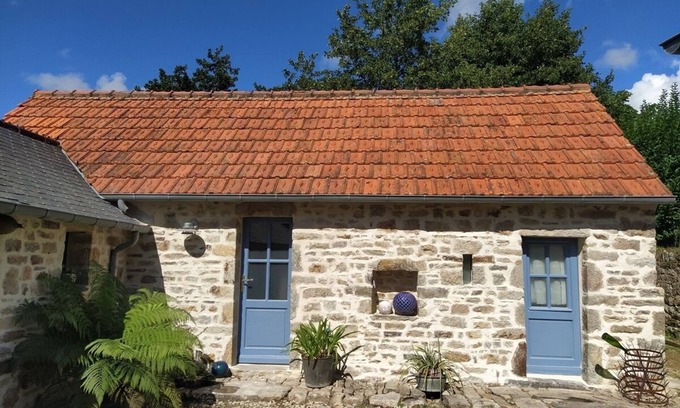 Les Moitiers-d'Allonne House | Gite du Meunier: 9.4/10 Rated with Oceanfront Spa