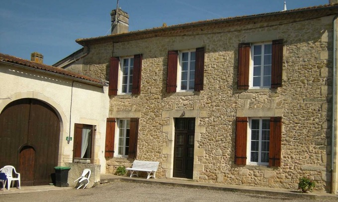 Saint-Andre-du-Bois House | Family-Friendly Gite DU Jardinet - Ideal Kitchen Retreat