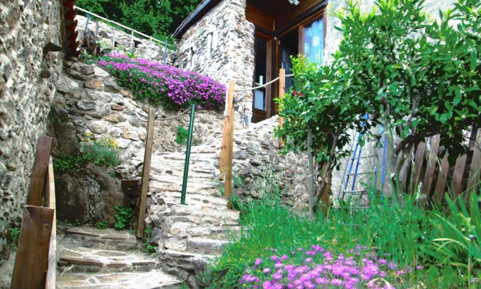 Breau-et-Salagosse House | Family-Friendly Gite du mas de Sarrot with Pet Perks