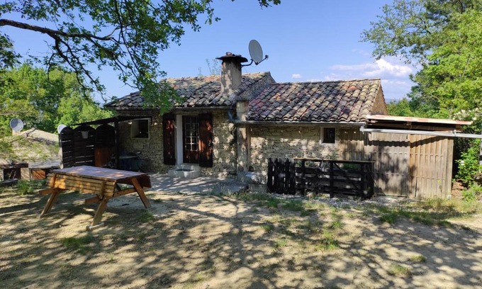 Crestet Apartment | Pet-Friendly Stay at Gite du Mazet: Ideal for Families