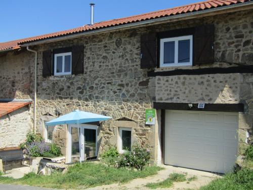 Saint-Germain-lʼHerm House | GITE DU MORS-DORE: Pet-Friendly Retreat with Hot Tub