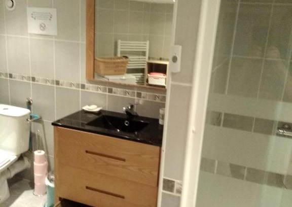 Bouvelinghem Apartment | Pet-Friendly Gite du Petit Pont with Family Amenities