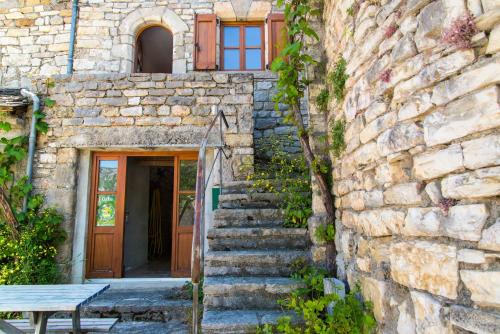 Montbrun House | Discover Gites de France in Montbrun: Pet & Child Friendly