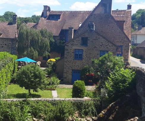 Moulins-le-Carbonnel House | Family-Friendly Gite du Pont in the Beautiful Alpes Mancelles