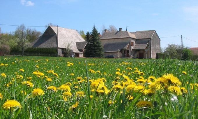 Amondans House | Cozy Gite du Repos: Oceanfront Bliss for Families