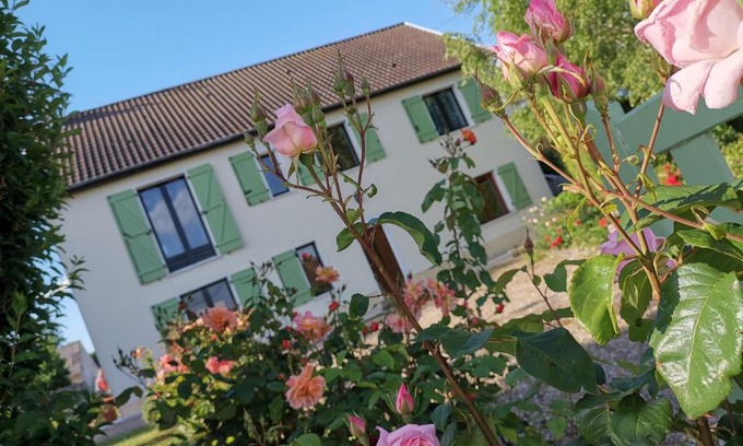 Saint-Aignan House | Family-Friendly GITE EMMEA Near Zoo de Beauval - 9/10 Rating