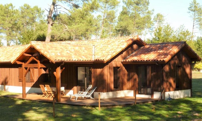 Pissos Villa | Relaxing Gite in Landaise Forest with Indoor Jacuzzi