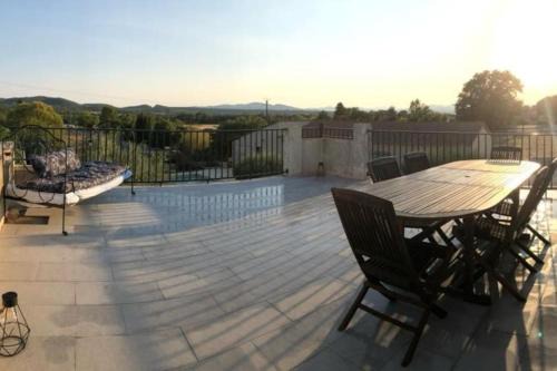 Savignargues Apartment | Explore Gite Entre Mer et Montagne: Pool & Family-Friendly Stay