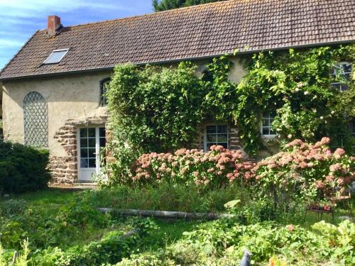 Brehal House | Discover GITE EQUESTRE DE LA LANDE: Family-Friendly Retreat