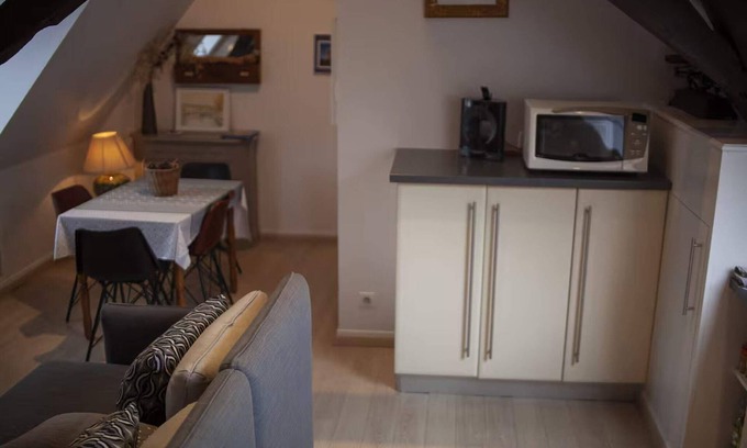 Bergues Apartment | Charming Country Cottage with Kitchen & Breakfast Included