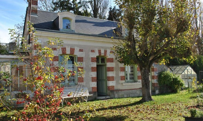 Fondettes Cottage | Cozy Gite Fondettes with Spa and Kitchen for 4 Guests