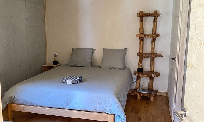 Entremont Apartment | Cozy Gite for 2-4 Amidst Lush Greenery and Mountains