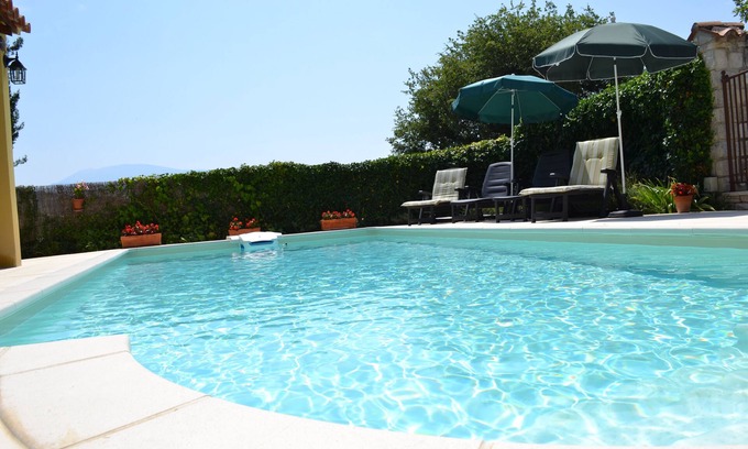 Saint-Marcellin-les-Vaison Villa | Gîte Retreat with Private Pool near Vaison la Romaine