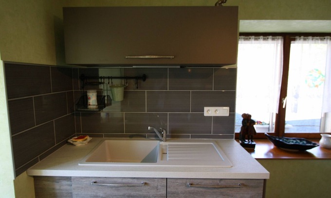 Fraize Cottage | Gite Fraize: Pet-Friendly Retreat with Spa & Kitchen Amenities