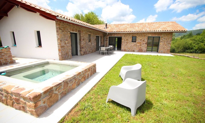 Saint-Jean-Pied-de-Port House | Experience Gîte Garazi: Spa Retreat in Basque Country