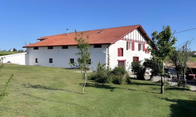 Beguios House | Gite Goitiaya with Private Terrace, Wi-Fi and Air Conditioning