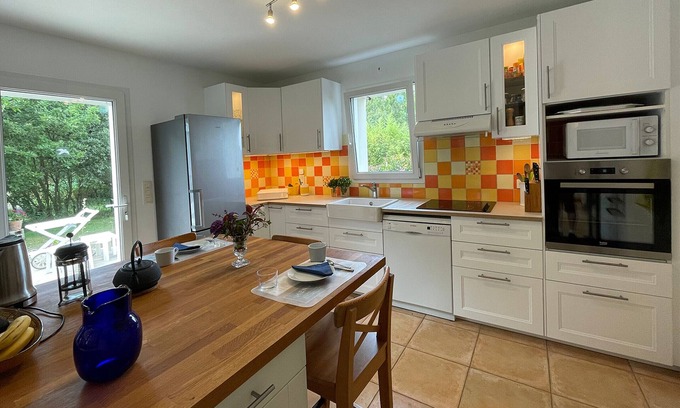 Guerande Cottage | Gite Guérande: Perfect Stay for Families with Spa & Breakfast