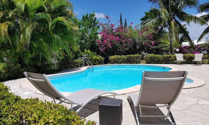Sainte-Anne Cottage | Beachside Gîte Gwada Mango T2 with Pool & Ocean Views