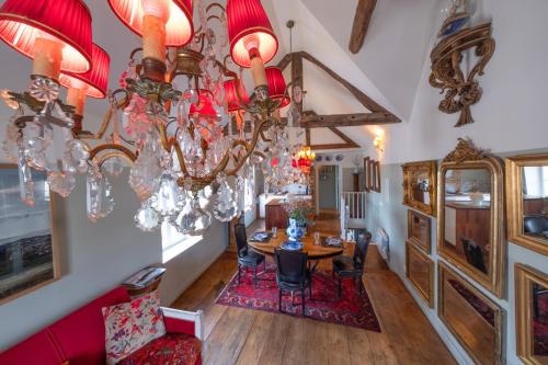 Lyons-la-Foret Apartment | Charming Gite Hotel de Maître in La Chapelle Village