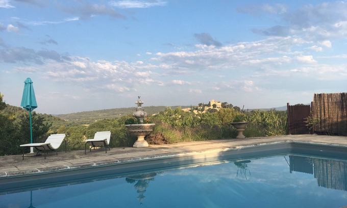 Ansouis Cottage | Gîte House in Ansouis: Breathtaking Views & Pool Access