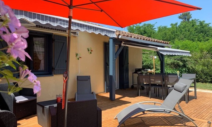 Saint-Crepin-et-Carlucet House | Tranquil Gîte in Périgord Noir with Pool & Pet-Friendly Perks