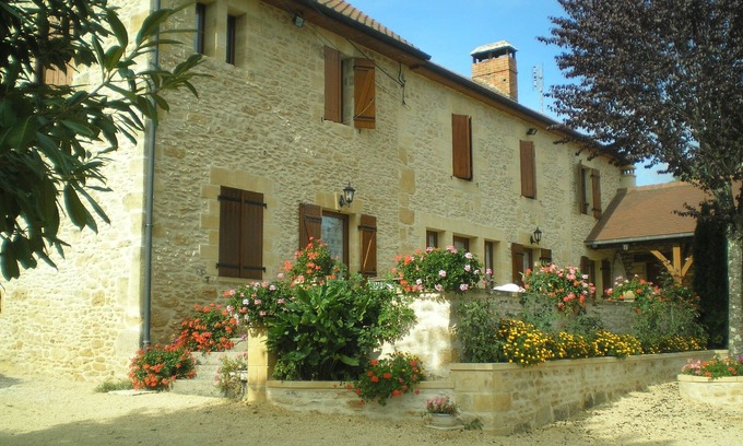 Sarlat-la-Caneda Cottage | Charming Cottage for 4 in Sarlat with Pool & Ocean View