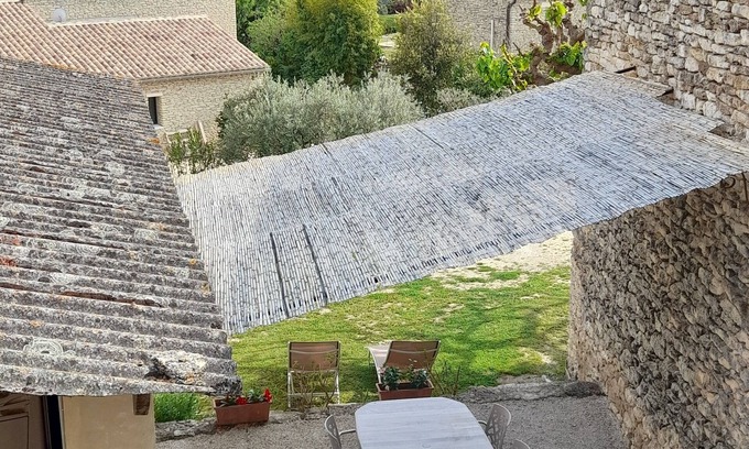 Gordes Cottage | Peaceful Gite Retreat Near Gordes - Guest Rated 9.8