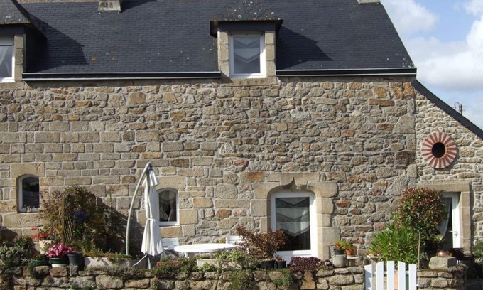 Douarnenez House | Cozy Gîte: Peaceful Retreat Near Sea & Countryside