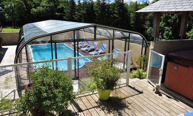 Plogonnec House | Relaxing Gîte in Lopéau with Pool & Spa Near the Sea