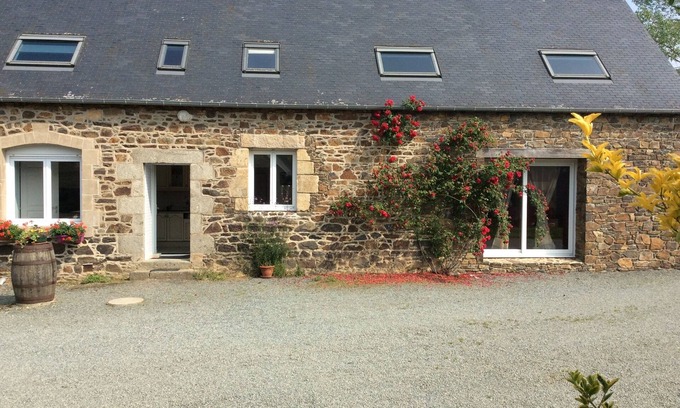 Saint-Clet House | Beautiful Gite with Ocean View in Scenic Countryside