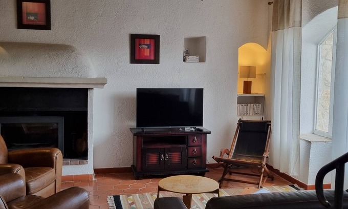 Gourdon Apartment | Enchanting Gîte "Plein Ciel" - Pet-Friendly & Family Ready