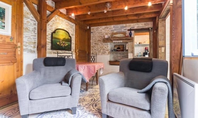 Joue-sur-Erdre Cottage | Family-Friendly Gite Joué-sur-Erdre with Spa & Kitchen