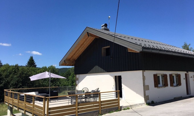 La Mouille House | Pet-Friendly Gite Jura la Mouille - 10/10 Guest Rated Stay