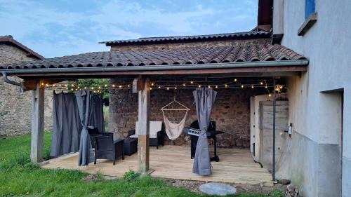 Olliergues House | Cozy Gite Kauffeld: Perfect for Families and Pets