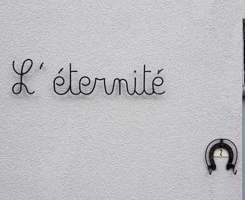 Heure House | Discover Gite L'éternité: Pet-Friendly Stay & 9.2 Rating