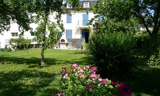 Asasp-Arros House | Scenic Gîte l'Abérou - Pet-Friendly Retreat by the Mountains