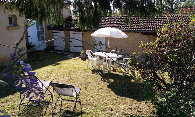 Saint-Crepin-et-Carlucet House | Serene Gîte "La petite Maison" with Pool in Tranquil Countryside
