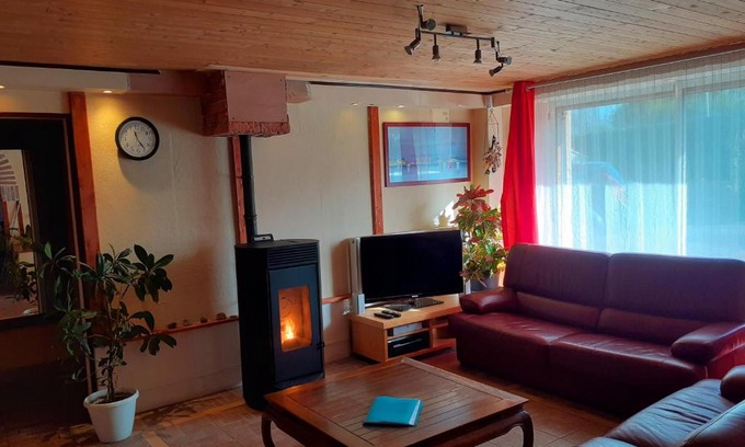 Saint-Pere-en-Retz House | Relaxing Oceanfront Retreat at Gite l'Imprévu