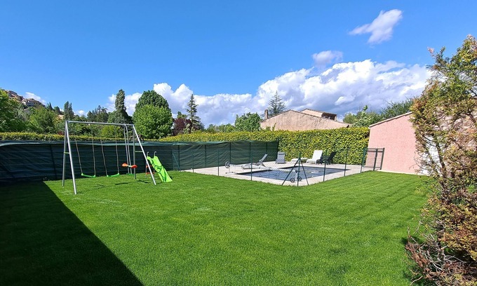 Dauphin Villa | Gite l'Olivier: 10/10 Rated with Heated Pool & Family Focus